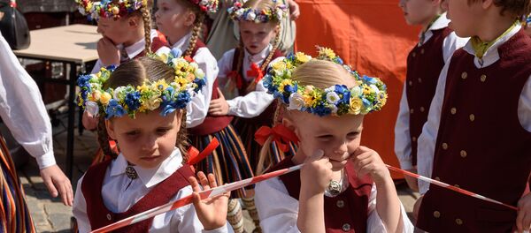Дети в национальных костюмах - Sputnik Латвия