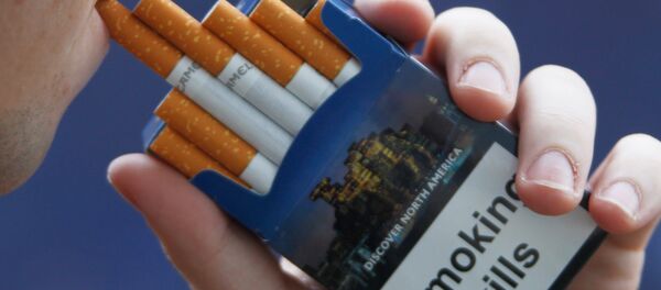 Uzraksts uz cigarešu paciņas Smēķēšana nogalina Uzraksts uz cigarešu paciņas Smēķēšana nogalina - Sputnik Latvija
