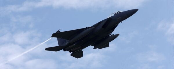 Истребитель F-15 Eagle на военной авиабазе в Лиелварде Истребитель F-15 Eagle на военной авиабазе в Лиелварде - Sputnik Latvija