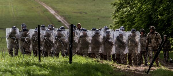 Солдаты латвийской армии во время учений в Великобритании Солдаты латвийской армии во время учений в Великобритании - Sputnik Latvija