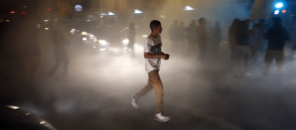 Pret republikāni Donaldu Trampu vērstās protesta akcijas dalībnieki Albulkerkē, ASV - Sputnik Latvija