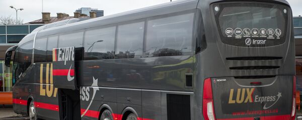 Автобус фирмы Lux Express на автостанции Таллинна Автобус фирмы Lux Express на автостанции Таллинна - Sputnik Latvija