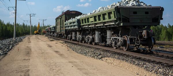 Разгрузка вагонов со скальным грунтом Разгрузка вагонов со скальным грунтом - Sputnik Latvija
