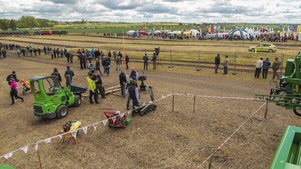 Праздник День трактора Праздник День трактора - Sputnik Латвия