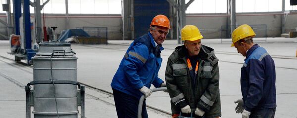 Рабочие в блоке корпусных производств Рабочие в блоке корпусных производств - Sputnik Латвия