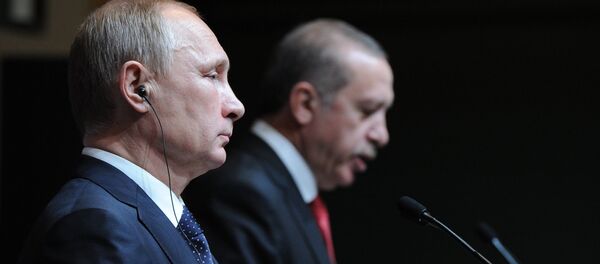 Президент России В.Путин и президент Турции Реджеп Тайип Эрдоган Президент России В.Путин и президент Турции Реджеп Тайип Эрдоган - Sputnik Latvija