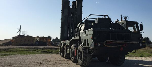 Krievijas PGA zenīta rakešu sistēma S-400. Foto no arhīva Krievijas PGA zenīta rakešu sistēma S-400. Foto no arhīva - Sputnik Latvija