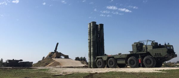 Zenītraķešu kompleksi S-400. Foto no arhīva Zenītraķešu kompleksi S-400. Foto no arhīva - Sputnik Latvija