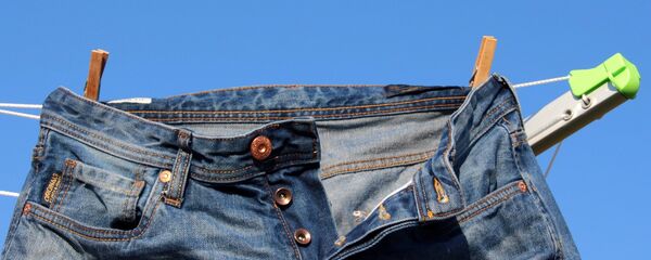 Джинсы на бельевой веревке - Sputnik Латвия