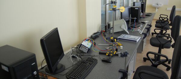 В лаборатории физики в Вентспилсской высшей школе - Sputnik Латвия