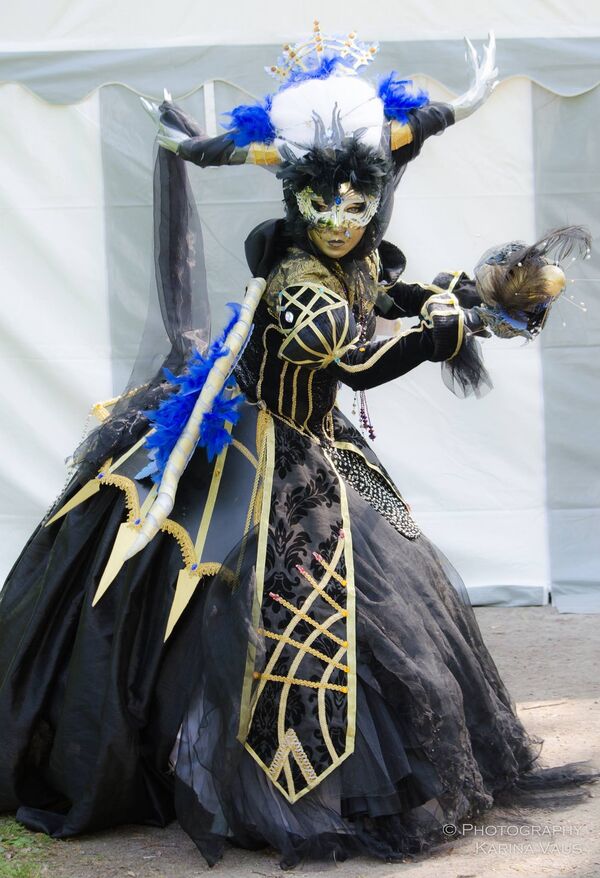 Рижанка Кер Сатоми, участница Венецианского карнавала в Таллине - Sputnik Латвия