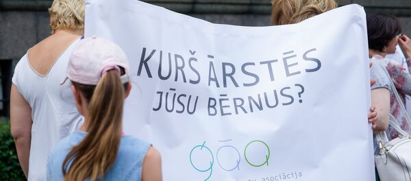 Ģimenes ārsti nepiekrīt strādāt par 1049 eiro mēnesī Ģimenes ārsti nepiekrīt strādāt par 1049 eiro mēnesī - Sputnik Latvija