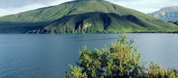 Курильское озеро на Камчатке Курильское озеро на Камчатке - Sputnik Латвия