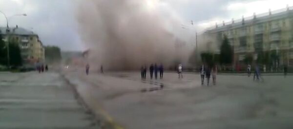 Первые кадры после обрушения подъезда пятиэтажки в Междуреченске - Sputnik Латвия