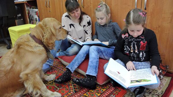 Проект КниГАВ - дети читают книги домашним питомцам Проект КниГАВ - дети читают книги домашним питомцам - Sputnik Латвия