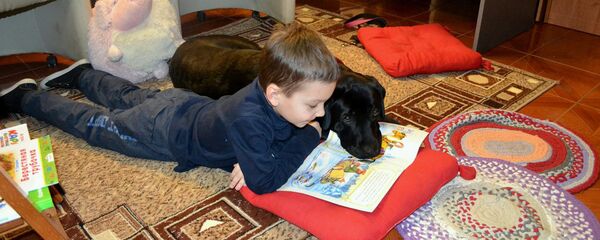 Проект КниГАВ - дети читают книги домашним питомцам - Sputnik Латвия