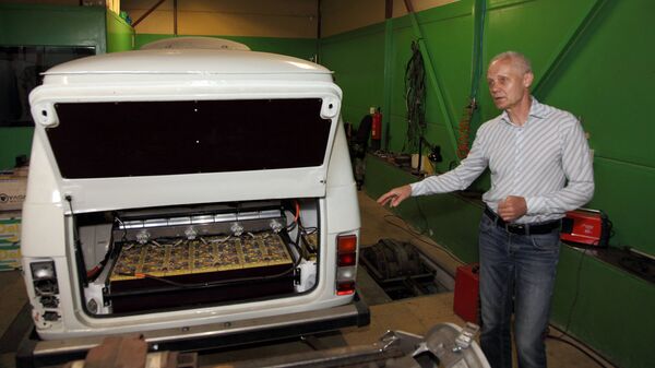 Переделанный и усовершенствованный РАФик, напичканный суперсовременной электроникой – лаборатория на колесах - Sputnik Латвия