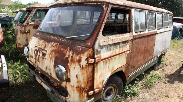 Круглый РАФ-977 – первая модель, которую стали выпускать на фабрике в 1960-м - Sputnik Латвия