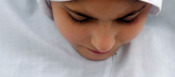 Девушка в белом хиджабе - Sputnik Латвия