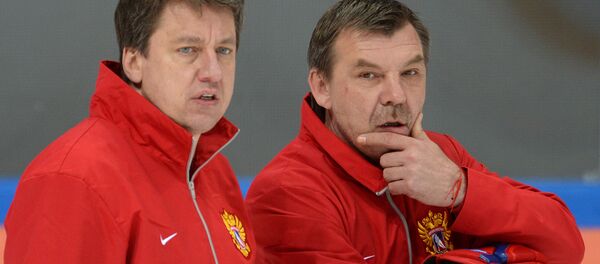Главный тренер сборной России по хоккею Олег Знарок (справа) и тренер сборной Харийс Витолиньш - Sputnik Латвия