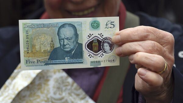 Новая пластиковая 5-фунтовая банкнота. - Sputnik Латвия