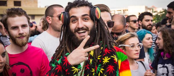 Protesti Tbilisi - tauta pieprasa narkotikas Protesti Tbilisi - tauta pieprasa narkotikas - Sputnik Latvija