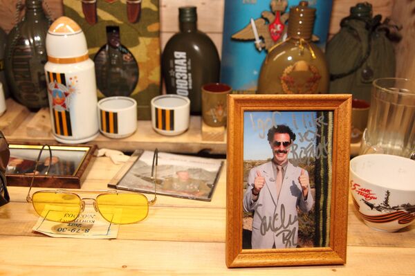 Автограф Саши Барона Коэна Автограф Саши Барона Коэна - Sputnik Латвия