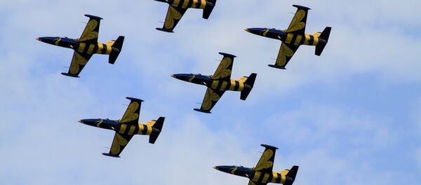 Пилотажная группа Балтийские пчелы Пилотажная группа Балтийские пчелы - Sputnik Latvija