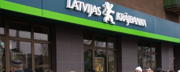 Очередь в банкомат Latvijas Krājbanka Очередь в банкомат Latvijas Krājbanka - Sputnik Latvija