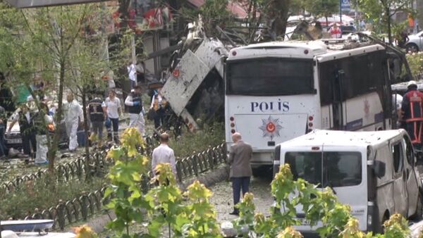 Кадры с места взрыва у автобусной остановки в центре Стамбула - Sputnik Latvija