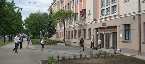 Rīgas 13. vidusskola. Foto no arhīva Rīgas 13. vidusskola. Foto no arhīva - Sputnik Latvija