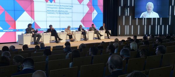 Журналист, основатель WikiLeaks Джулиан Ассанж (Австралия) выступает по видеосвязи Журналист, основатель WikiLeaks Джулиан Ассанж (Австралия) выступает по видеосвязи - Sputnik Latvija
