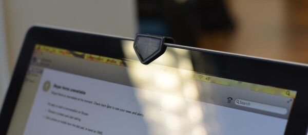 Насадка, закрывающая веб-камеру ноутбука. - Sputnik Латвия