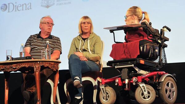 Джоанна О'Риордан с родителями Джоанна О'Риордан с родителями - Sputnik Латвия