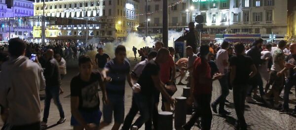 Futbola līdzjutēju sarīkotās nekārtības Marseļā. Foto no arhīva Futbola līdzjutēju sarīkotās nekārtības Marseļā. Foto no arhīva - Sputnik Latvija