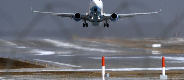 Самолет Boeing 737-800 авиакомпании FlyDubai совершает посадку в аэропорту Внуково - Sputnik Latvija