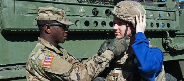 Военная техника армии США в Риге - Sputnik Латвия