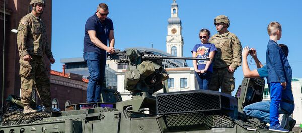 Военная техника армии США в Риге - Sputnik Латвия