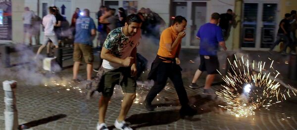 Futbola līdzjutēju sarīkotās nekārtības Marseļā Futbola līdzjutēju sarīkotās nekārtības Marseļā - Sputnik Latvija