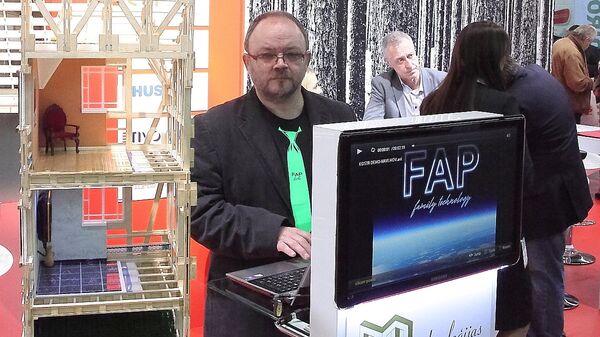 Артур Плотниекс на международной выставке “Mаison de Bois” в Анже, Франция Артур Плотниекс на международной выставке “Mаison de Bois” в Анже, Франция - Sputnik Латвия