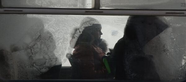 Пассажиры в автобусе Пассажиры в автобусе - Sputnik Latvija