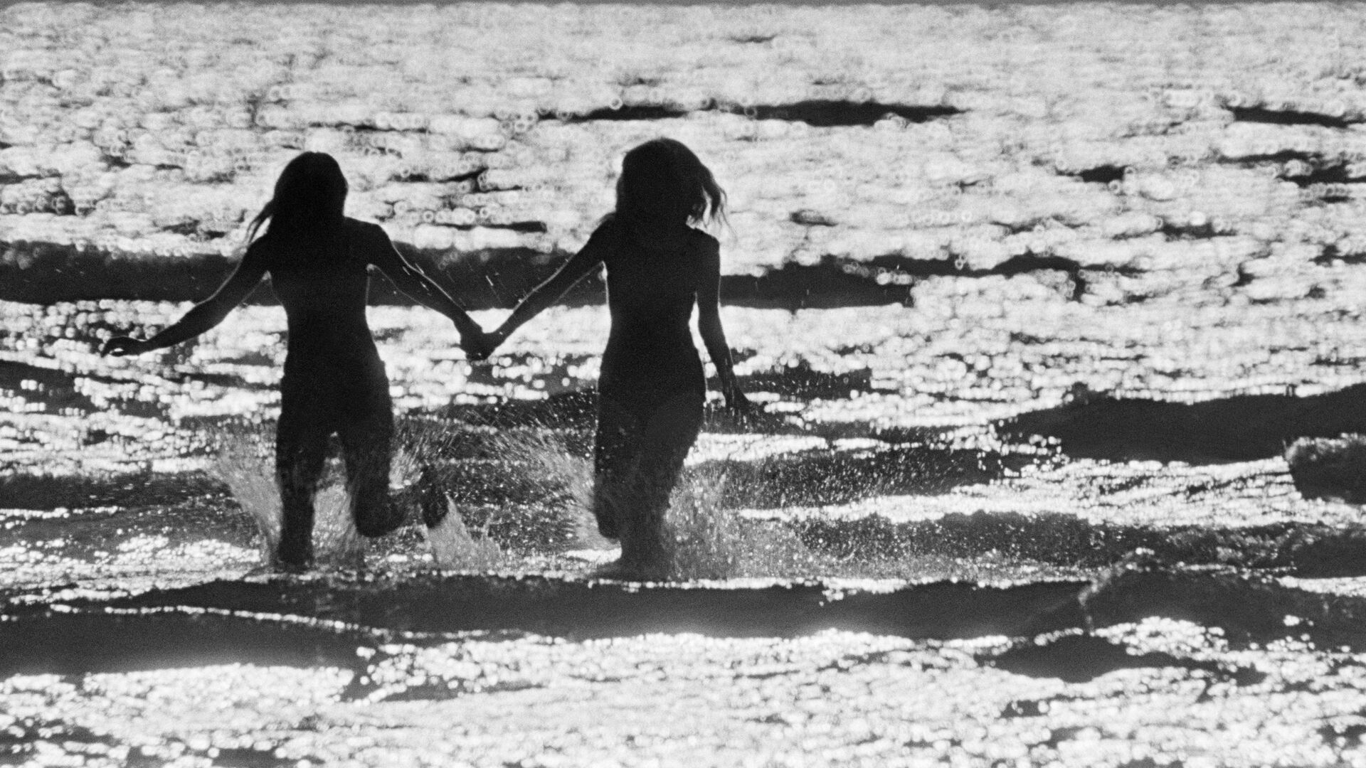 Купание в Балтийском море Купание в Балтийском море - Sputnik Латвия, 1920, 13.05.2026