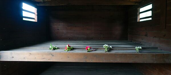 Мемориал памяти жертв коммунистического террора на станции Торнякалнс в Риге. В таких вагонах 14 июня 1941 года в самые отдалённые районы СССР вывезли 15000 жителей Латвии - Sputnik Латвия