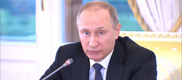 Мы практически преодолели спад – Путин о состоянии экономики РФ - Sputnik Latvija