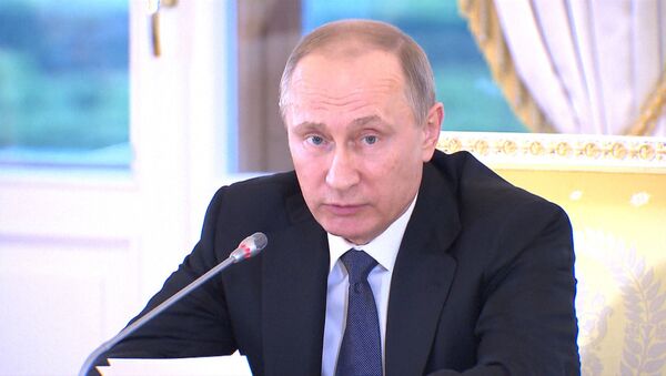 Putins par ekonomiku: Krievija ir pārvarējusi lejupslīdi - Sputnik Latvija