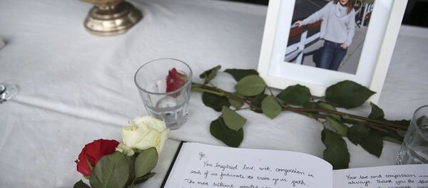 Britu deputātes Džo Koksas bojāejai veltītā līdzjūtību grāmata - Sputnik Latvija