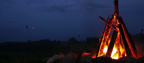 Костер в Иванов день Костер в Иванов день - Sputnik Латвия