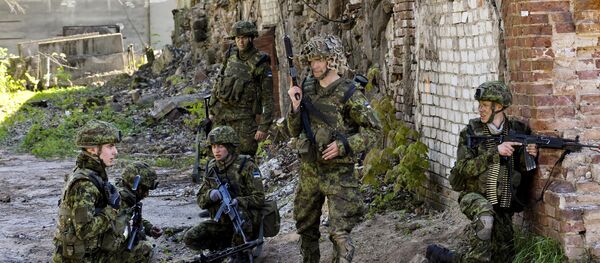 Силы обороны Эстонии совместно с союзниками НАТО во время военных учений Весенний шторм Силы обороны Эстонии совместно с союзниками НАТО во время военных учений Весенний шторм - Sputnik Latvija