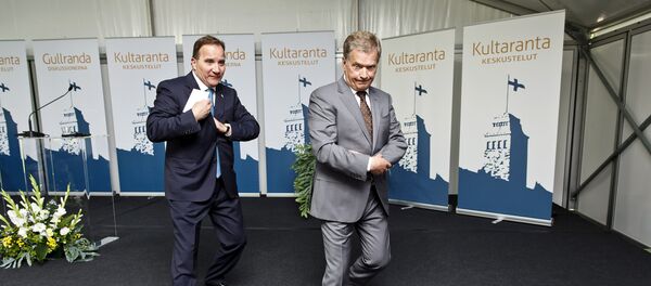 Президент Финляндии Саули Ниинисте и премьер-министр Швеции Стефан Левен после пресс-конференции - Sputnik Латвия