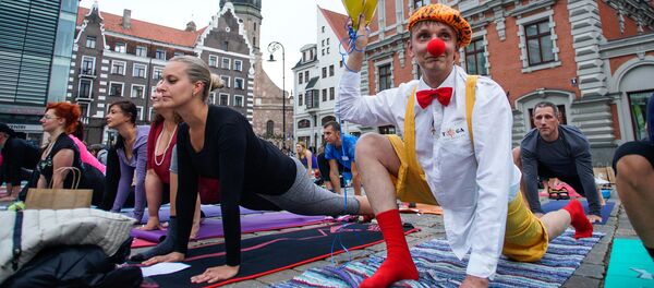 Йога-флешмоб в Риге - Sputnik Латвия